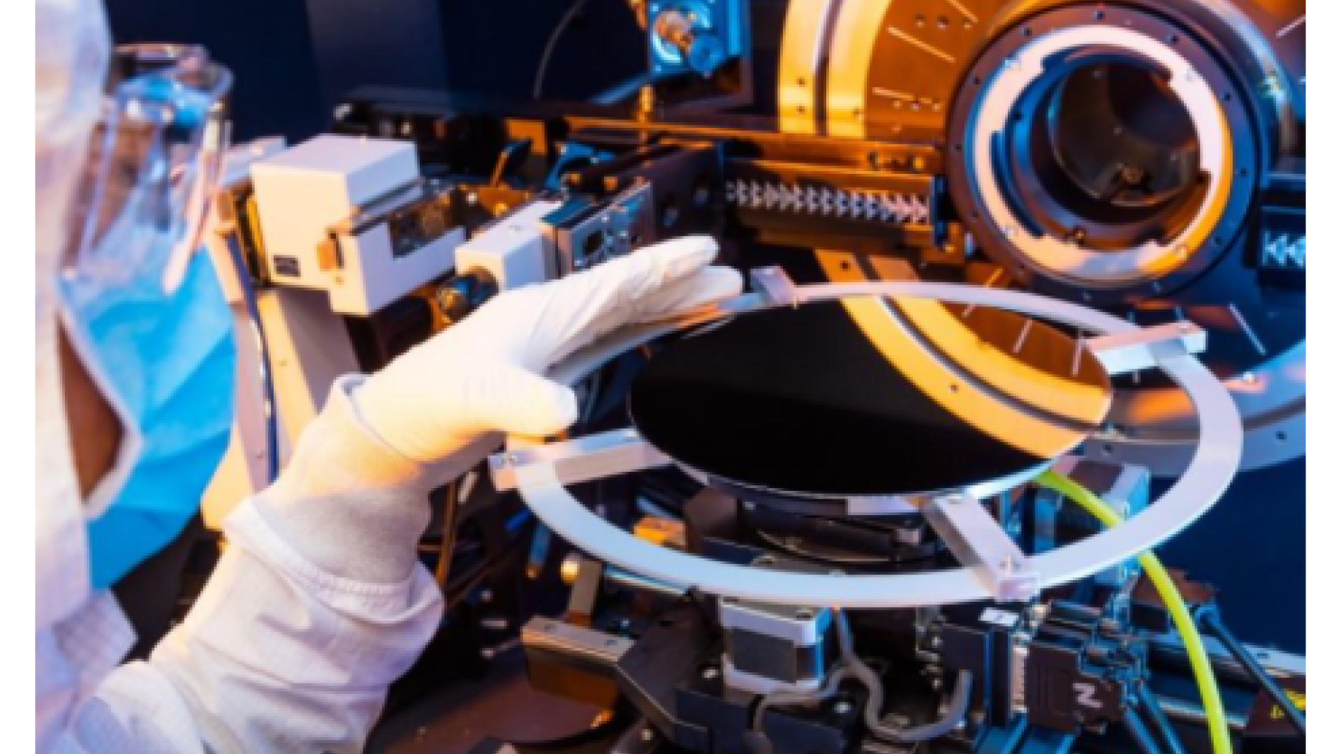 Loading a wafer on laboratory x-ray diffraction system