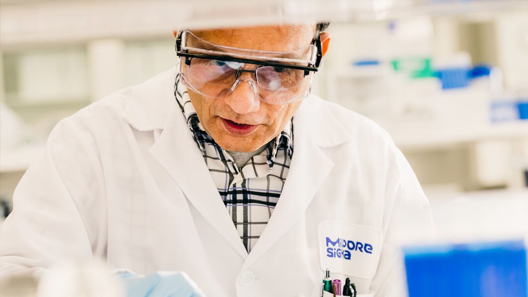Employee working in an immunoassay research lab in St. Louis, USA (Laclede facility).