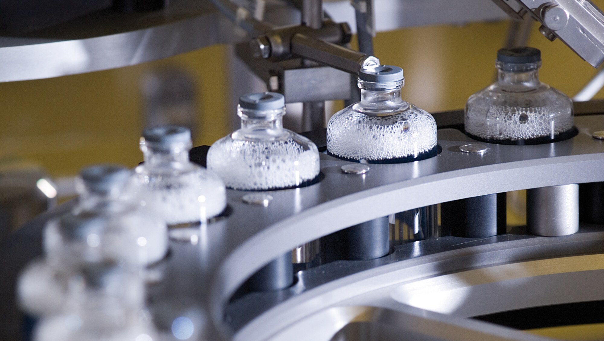 Filling Erbitux® in Darmstadt for cancer patients in Europe