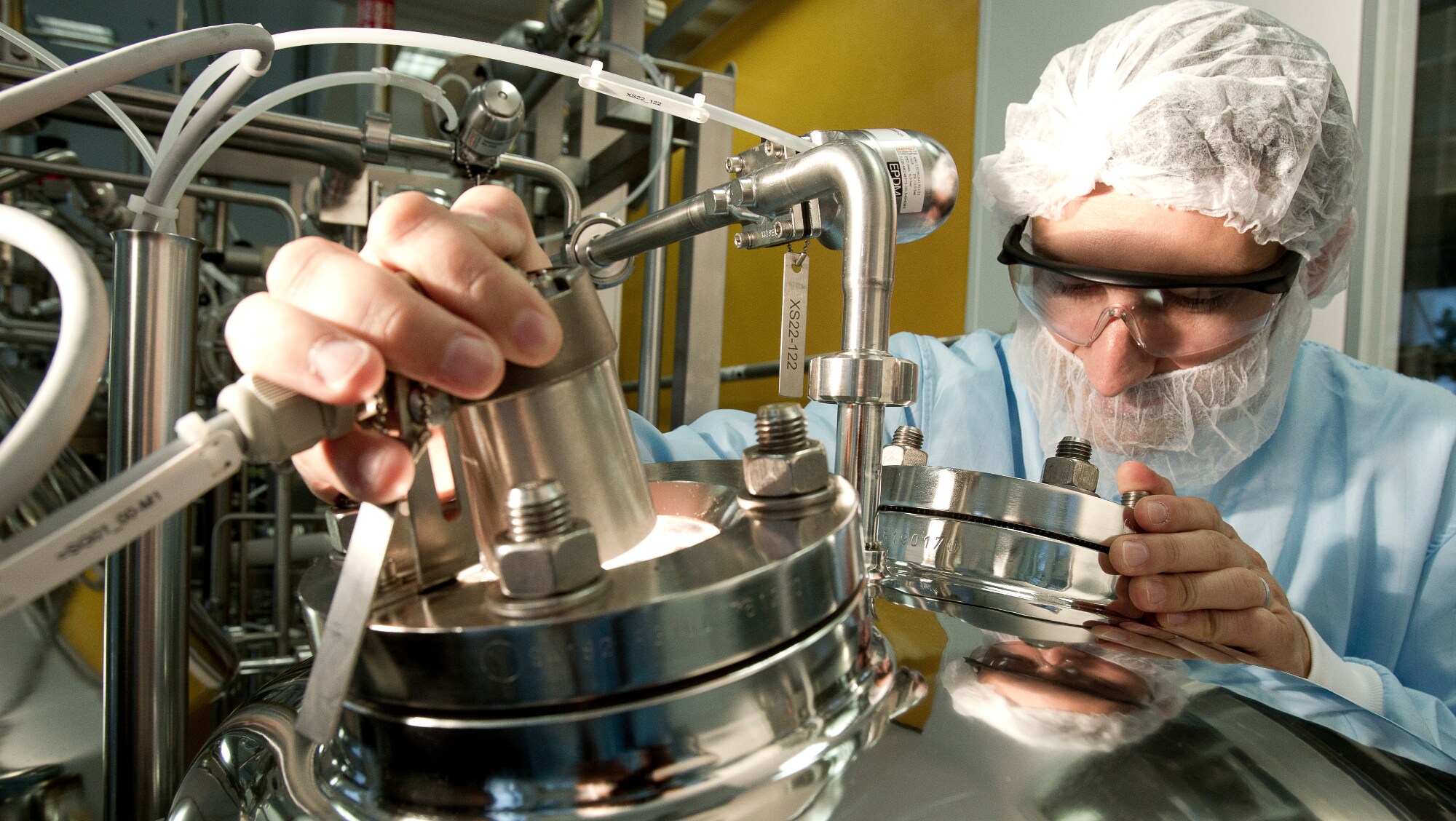 Biotech: Checking the level in a centrifugation to separate cells