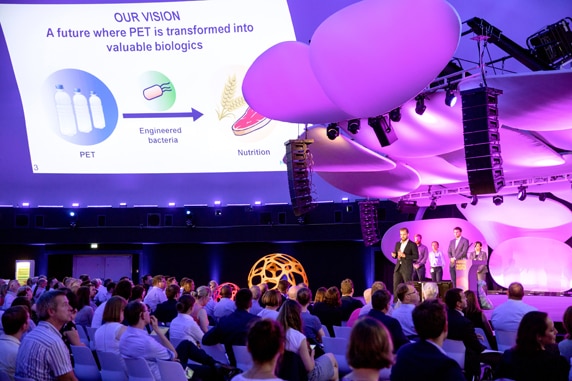 IC2018 - winning team on stage