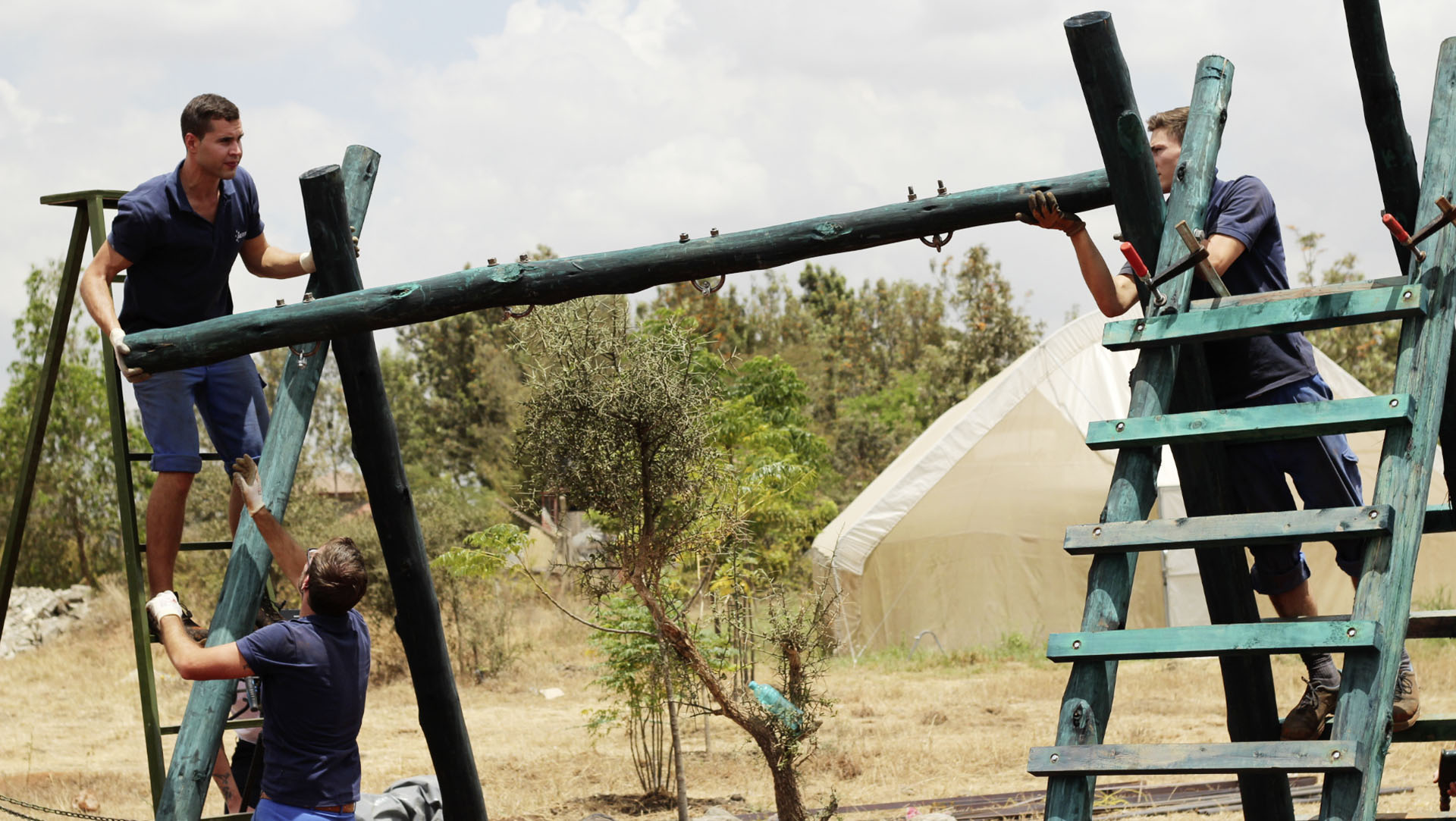 The apprentices are to develop a sense of enthusiasm for their professional development and learn to take on social responsibility. 